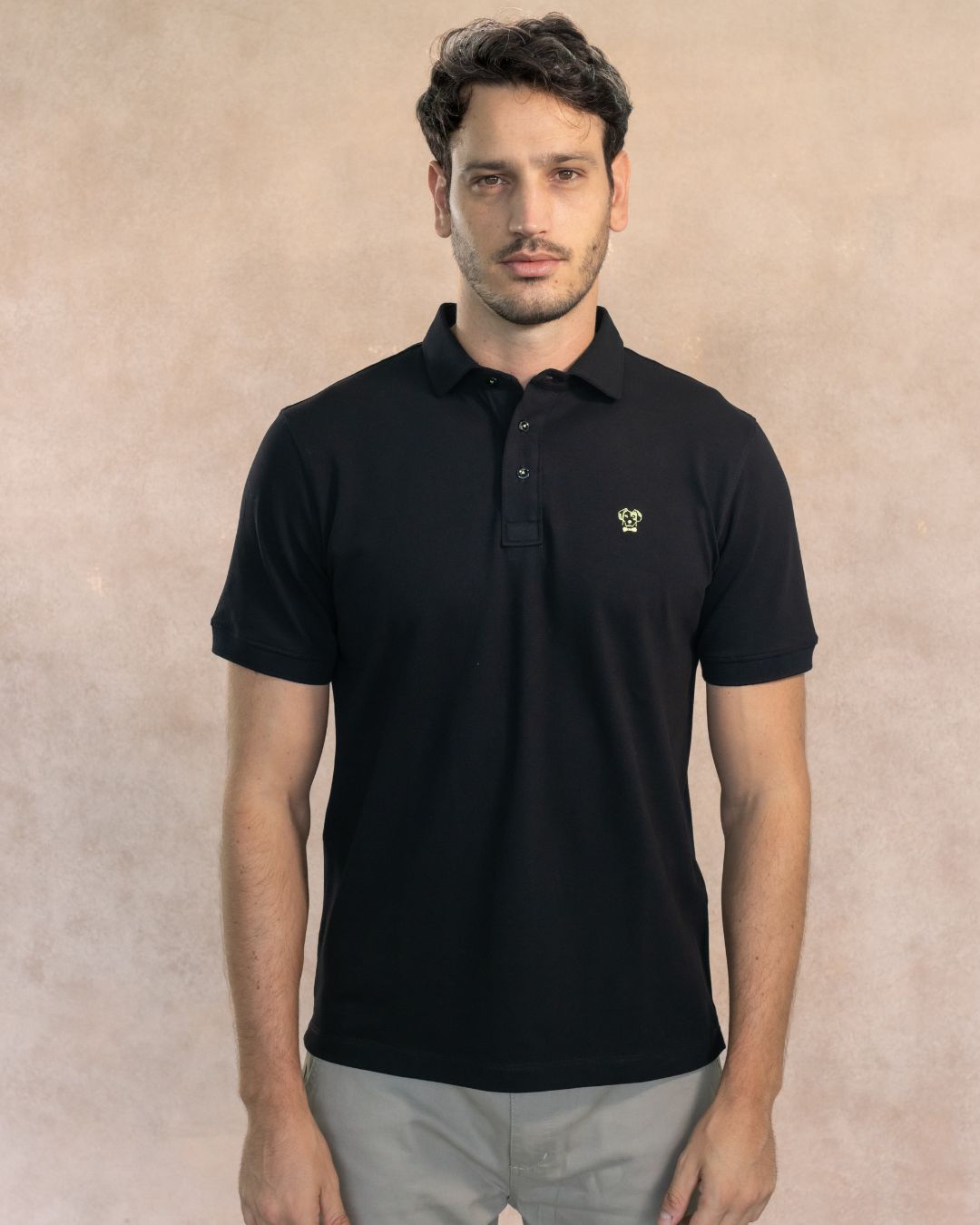 Polo Antimanchas Cuello Rígido Negro